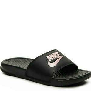 NIKE BENASSI SLIDE SANDAL - WOMEN'S   